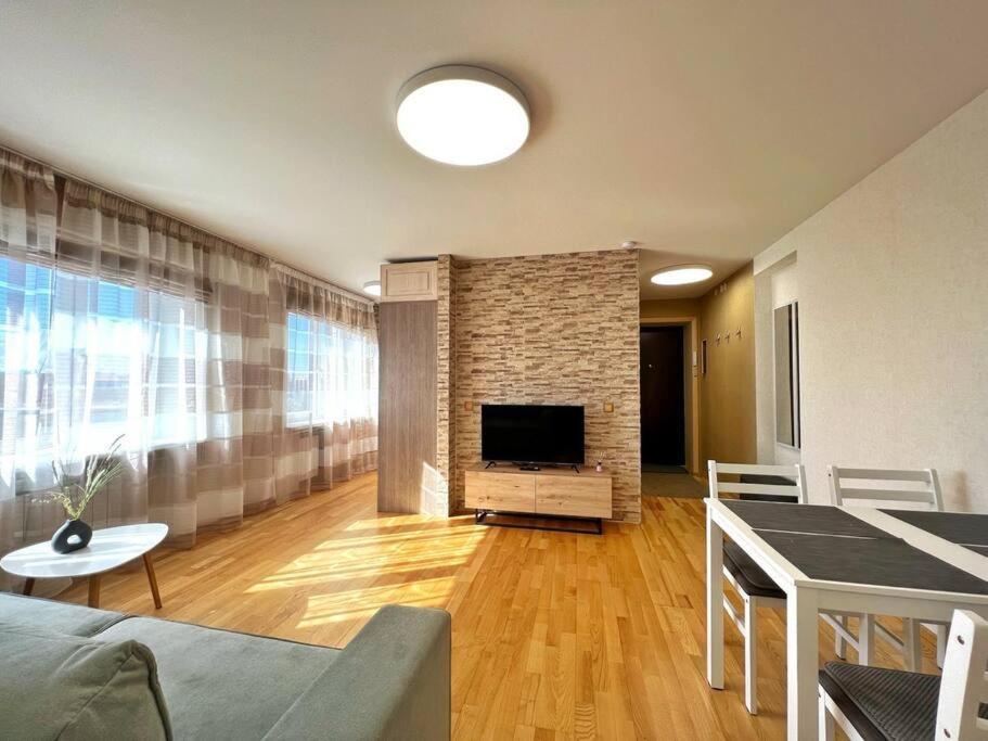 New Apartment With A View In The Town Center 纳尔瓦 外观 照片